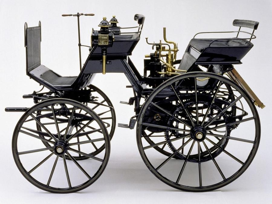  Daimler Motorized Carriage 1886 года  (фото 2 из 2)